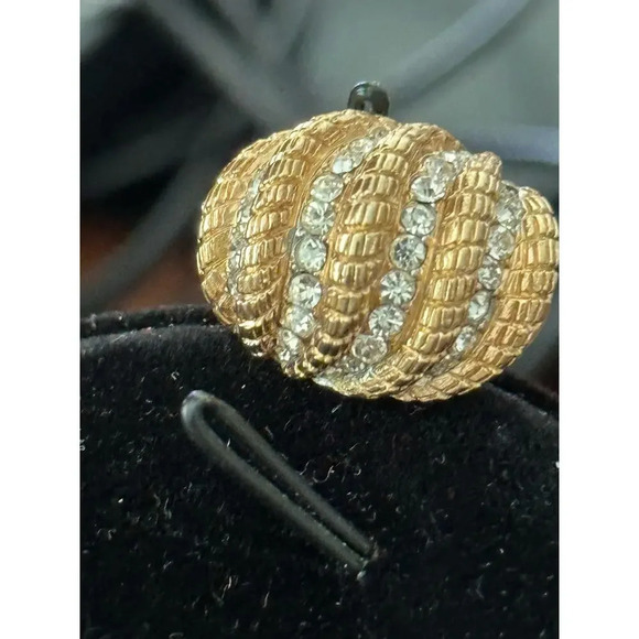 Vintage Round Brilliant Cut Gold and Diamond Seashell Ring - Picture 6 of 7